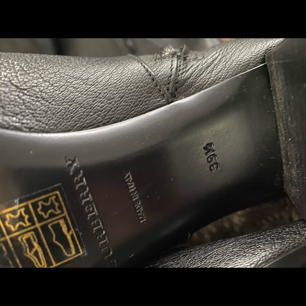 Burberry Link Detail Knee High Leather Boots - Picture 6 of 7